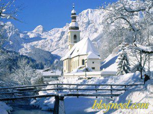 fond-ecran-noel-eglise-neige
