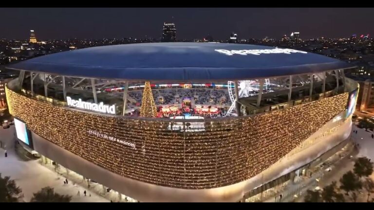 🎄 Le Stade Santiago Bernabéu Transformé en Boule de Noël : Une Expérience Unique pour les Fêtes